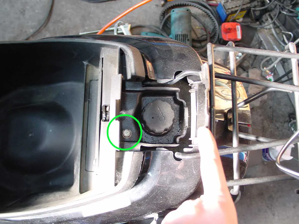 マニュアル】スーパーディオ（AF27・AF28）SR・ZXのメットインボックス