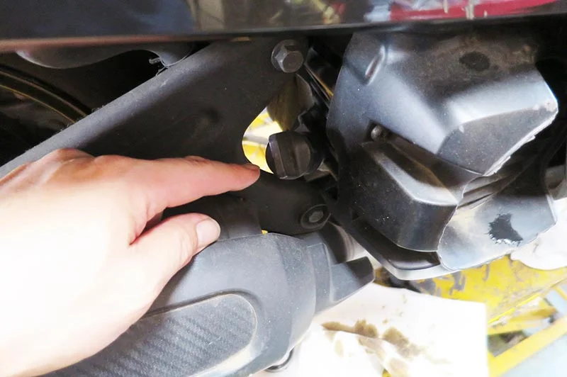 マニュアル】エンジン真下からキレイに抜ける！VOXのオイル交換方法