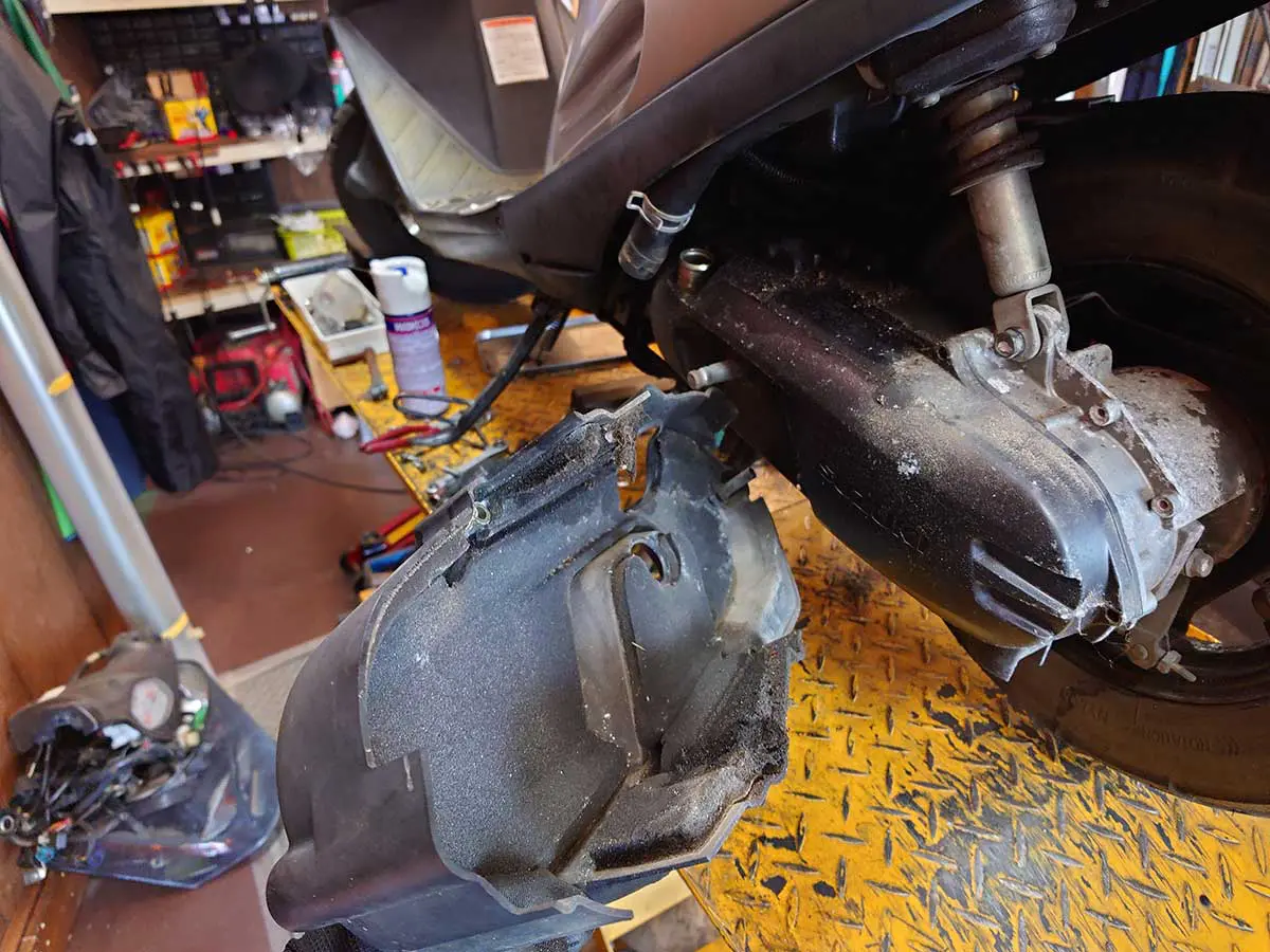 マニュアル】キック戻り改善！アドレスV100後期型のクランクケースの