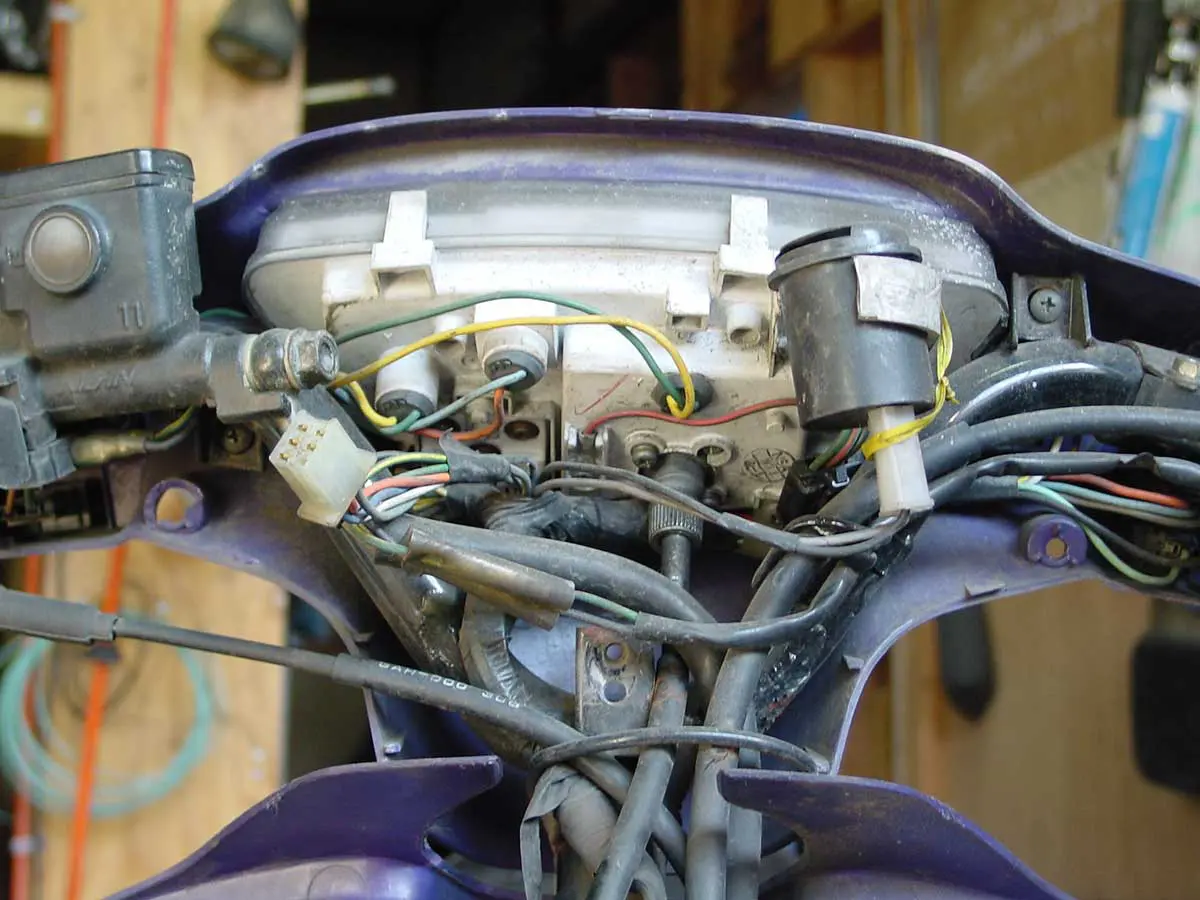 マニュアル】スーパーディオのヘッドライトアッパーカバー外しとヘッド