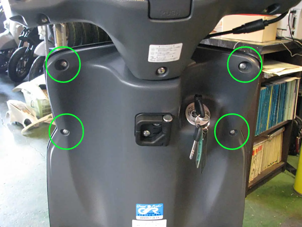 レッツ5g 不動 パーツ取 原付 マニュアル】レッツ5のフロントカバーを開けて電装系パーツ郡を確認