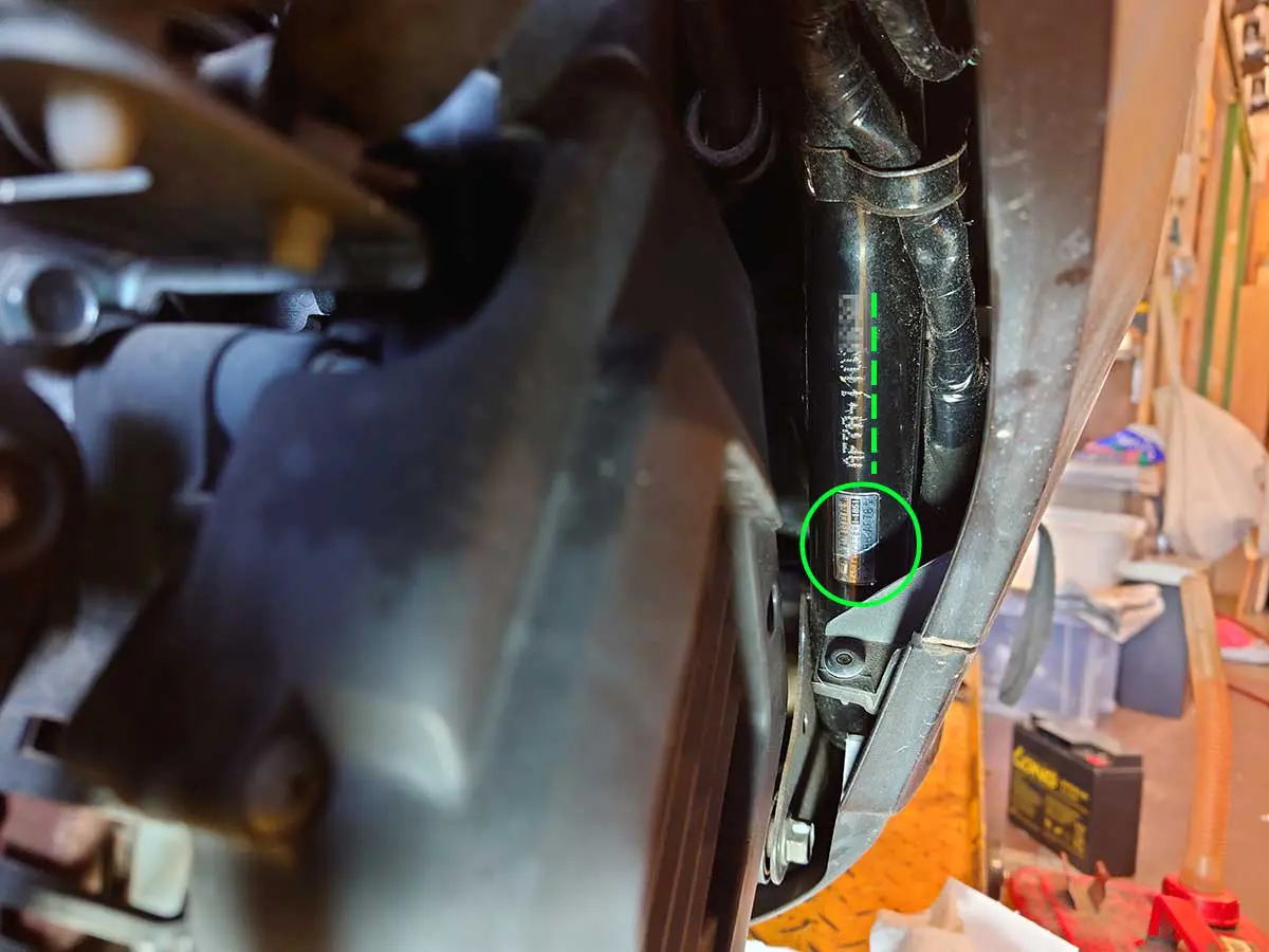 車体番号と型式認定番号の位置