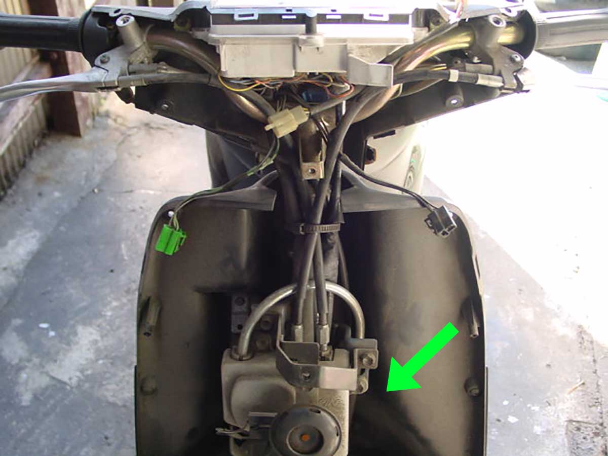 レッツⅡコンビブレーキ車のブレーキケーブル切れはフロントカバー内に仕掛けあり ガッチャ・テクニカルブログ