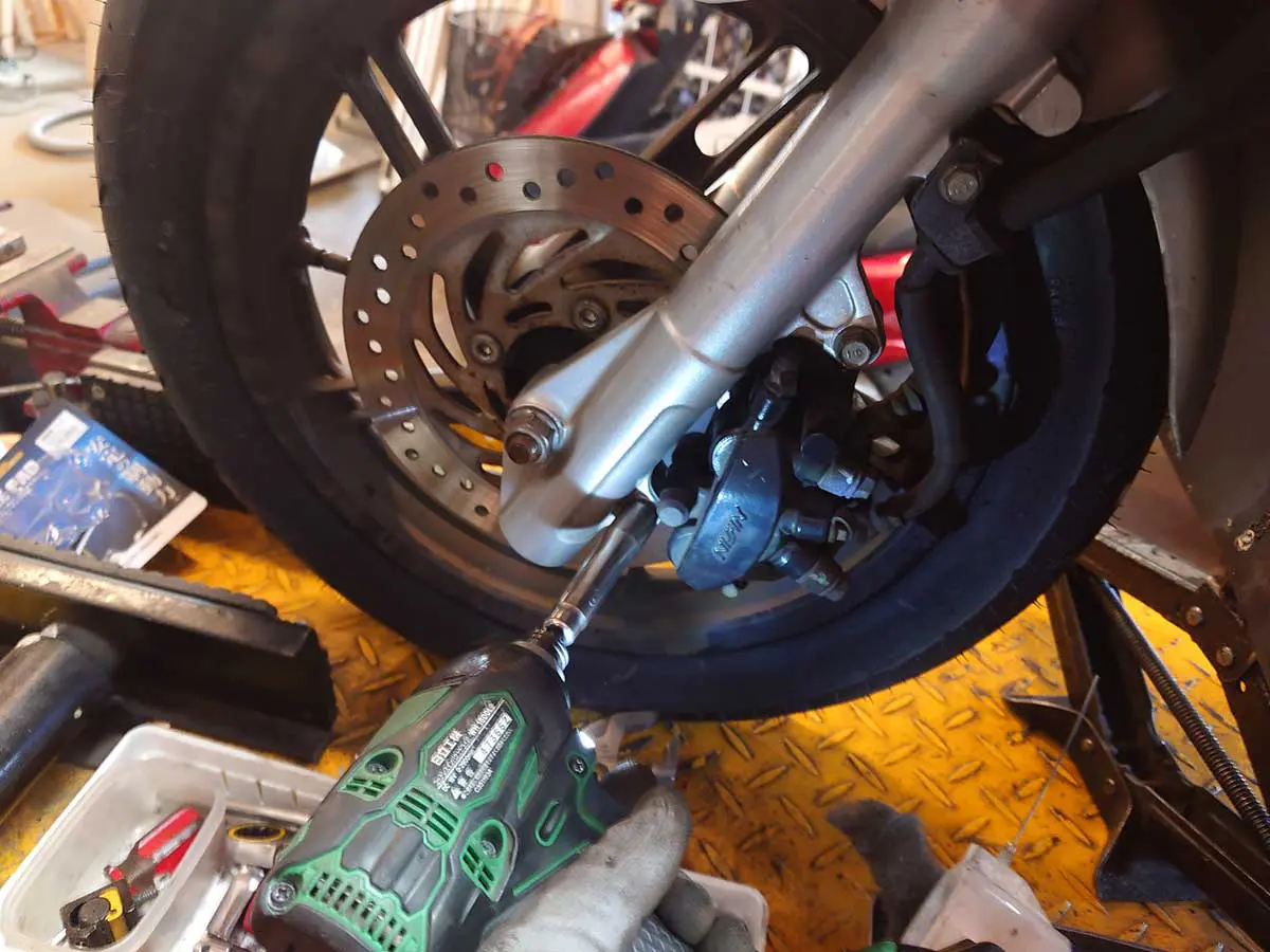 マニュアル】PCX125のフロントブレーキパッド交換方法を格安DIY！自分