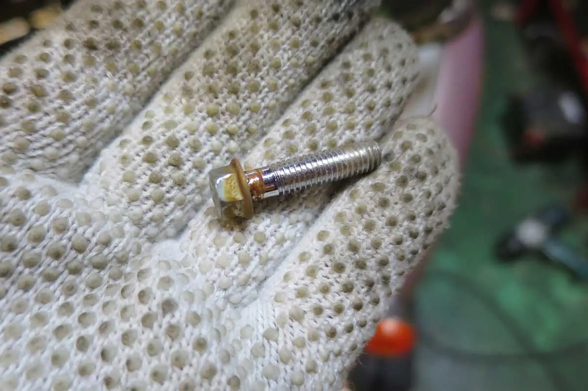 スクーピーのリアキャリアの取り外し方