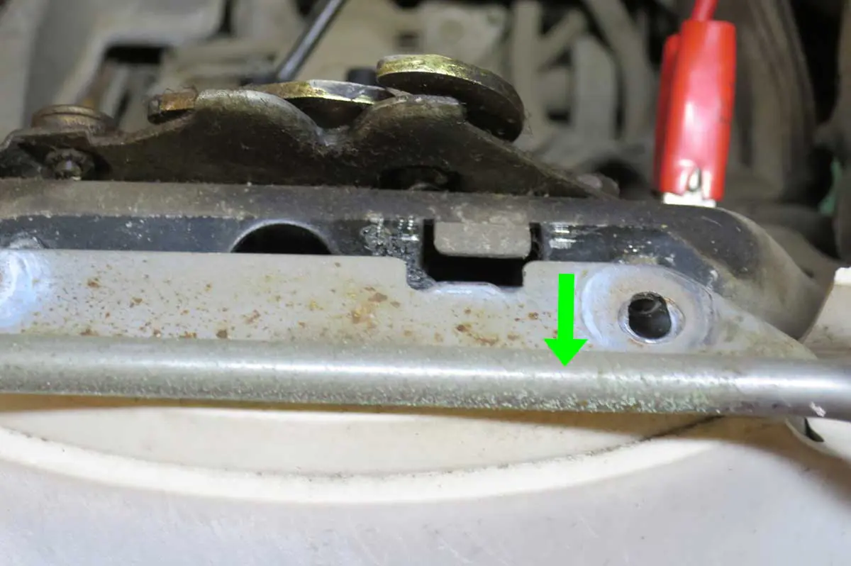 スクーピーのリアキャリアの取り外し方