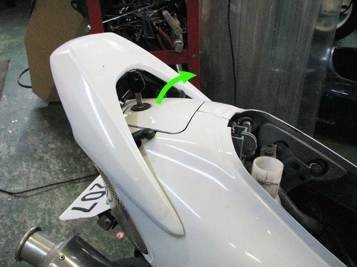 マニュアル】若者に大人気のZZリアスポイラーをいともカンタンに外す