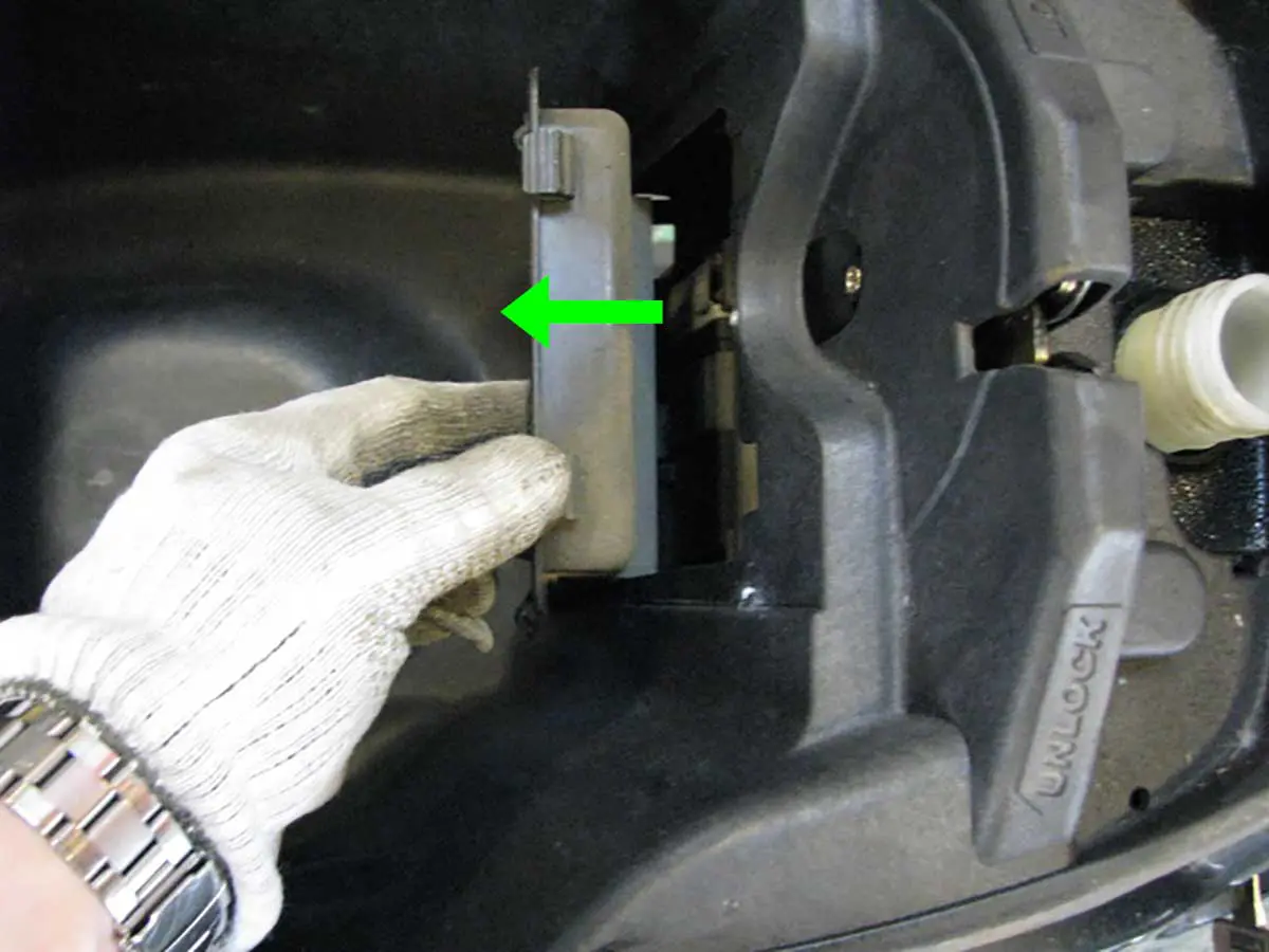 マニュアル】ディオフィットの世界一カンタンなメットインボックス分解