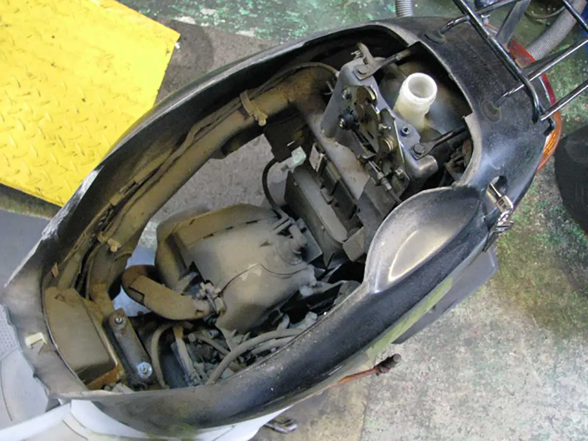 マニュアル】ディオフィットの世界一カンタンなメットインボックス分解