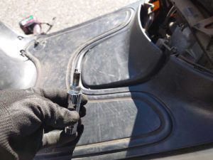 ビーノ4のプラグ交換方法