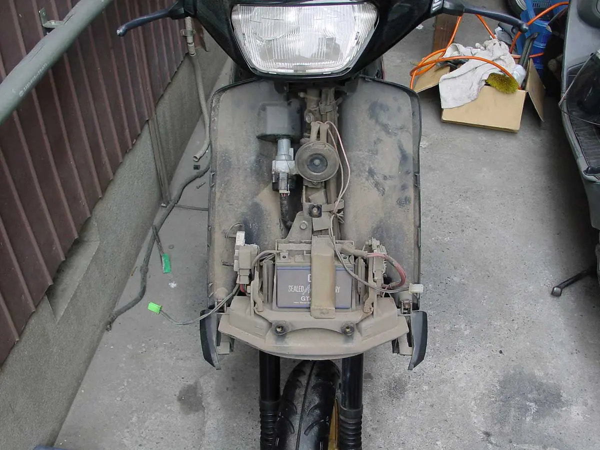 マニュアル】原付絶版車をイジる！メットイン・チャンプCXのフロント