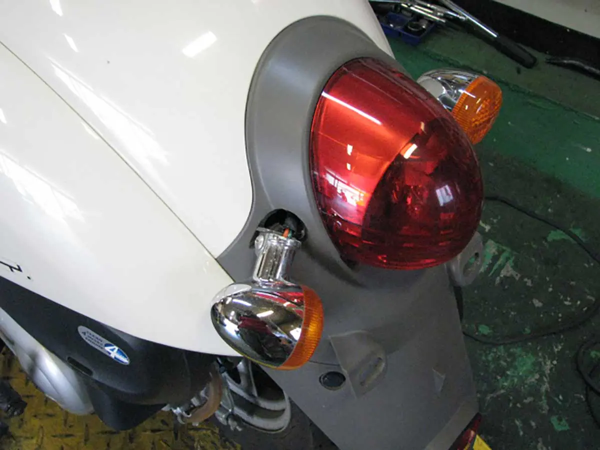 マニュアル】スクーピーのリアウィンカー折れを直す！ボディカバーと