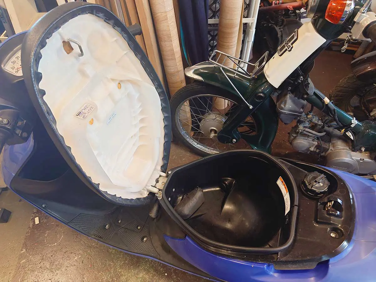 マニュアル】アドレスV50のシート破れはいっそ！シートごと交換したれ