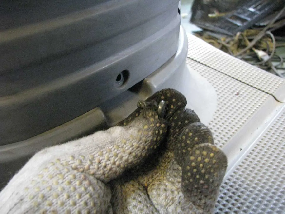 本日普通にお話出来る方。この価格もったいない　バッテリー新品交換済♪　ランプ他新品交換、新品部品他多数有。良く走ります！YAMAHA　 ギア ２st
  50cc
フットブレーキ　UA03　原付　バイク　スクーター マニュアル】セル始動を復活させる！ギア（2スト）のバッテリー交換