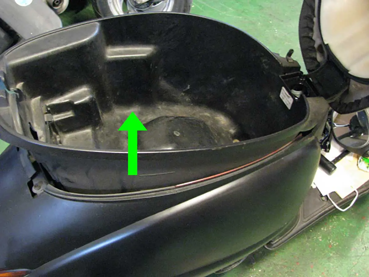 マニュアル】2ストタクト（AF51）のキャリア外しからのメットイン