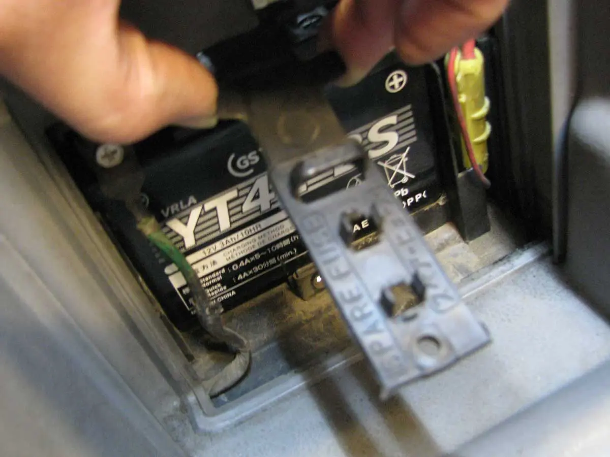 マニュアル】リード50/90のセルが回らなくなったトラブルをバッテリー