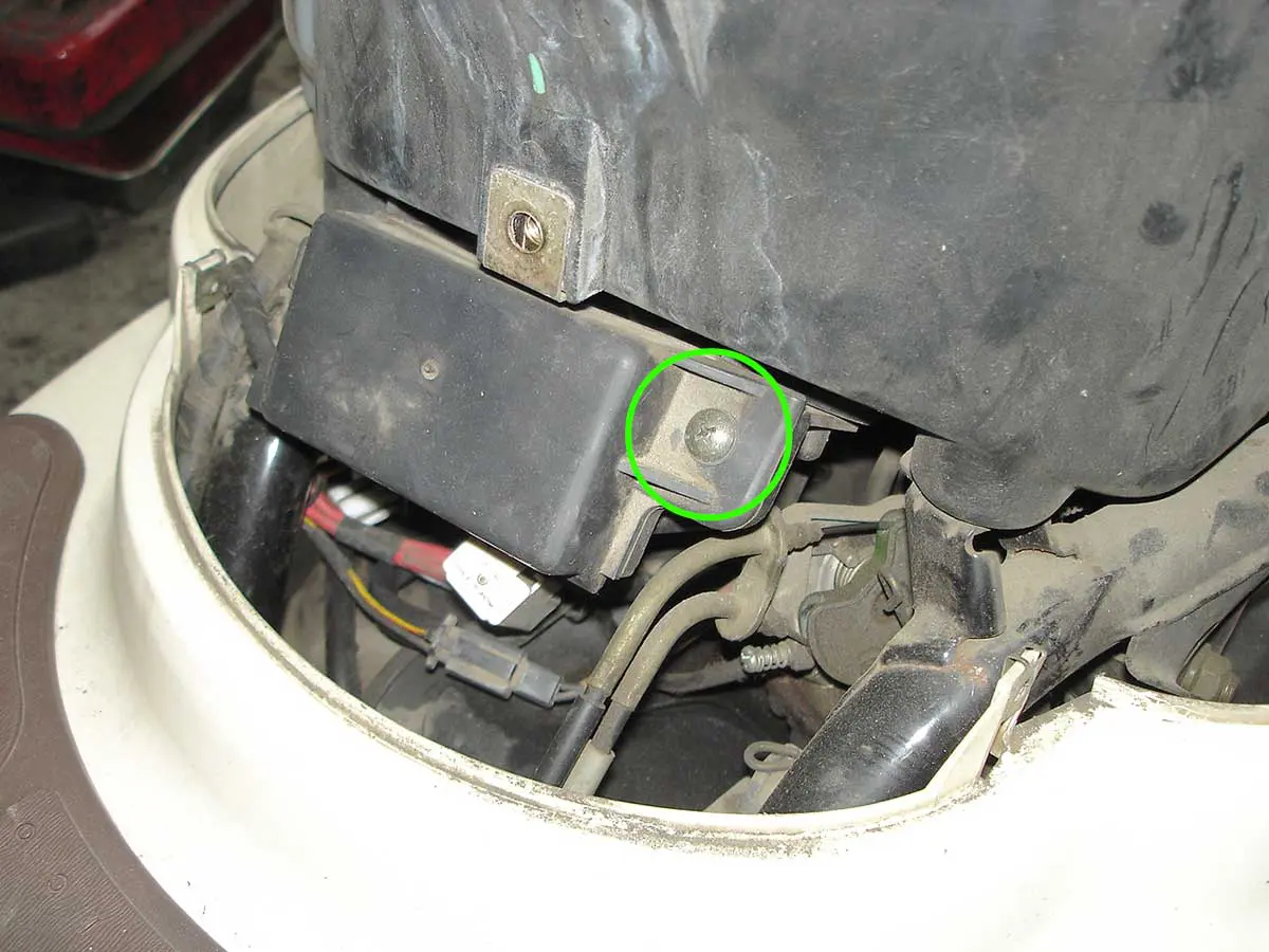 マニュアル】セルが回らなくなったビーノ2ストのバッテリー交換をして