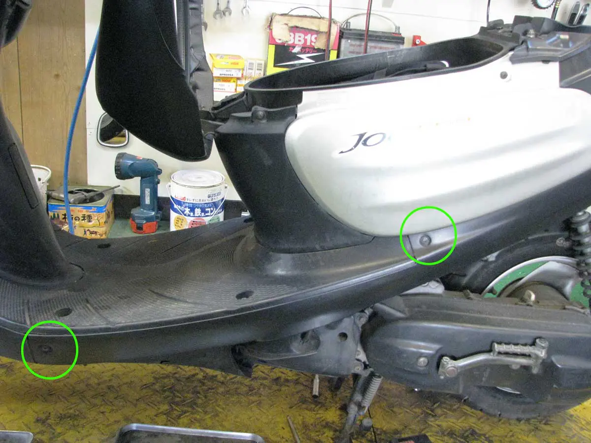 ジョグ(SA01J系)のボディカバー脱着法