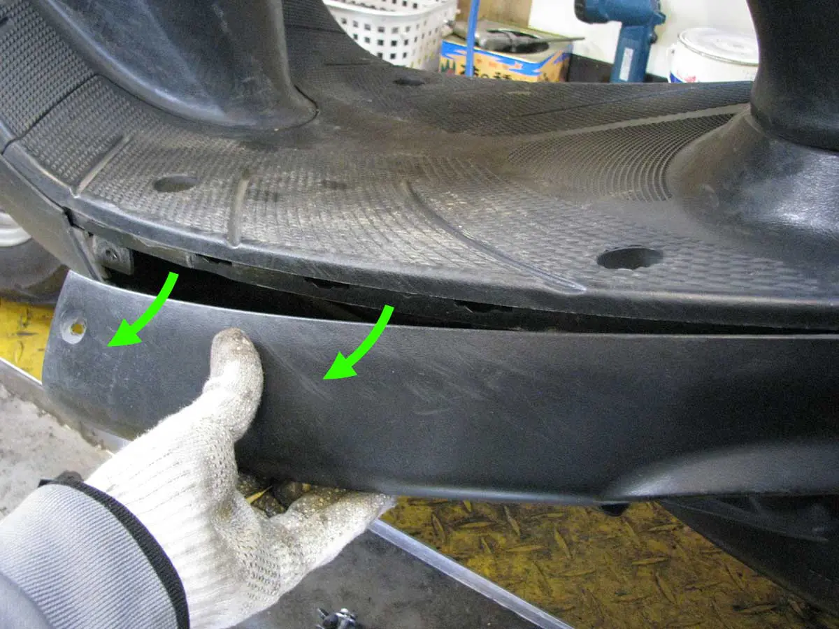 ジョグ(SA01J系)のボディカバー脱着法