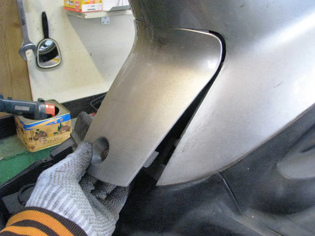 マニュアル】BJ（ベーシックジョグ）のセンターカバーとシートを外して