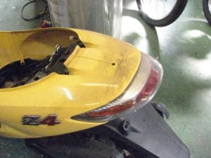 スマートディオZ4のリアスポ外し