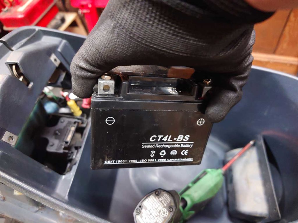 スーパーディオのバッテリー交換法