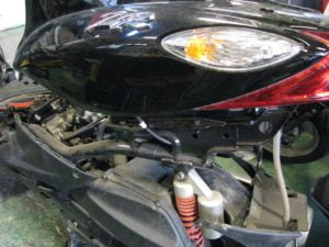 ジョグ4のボディカバー脱着法